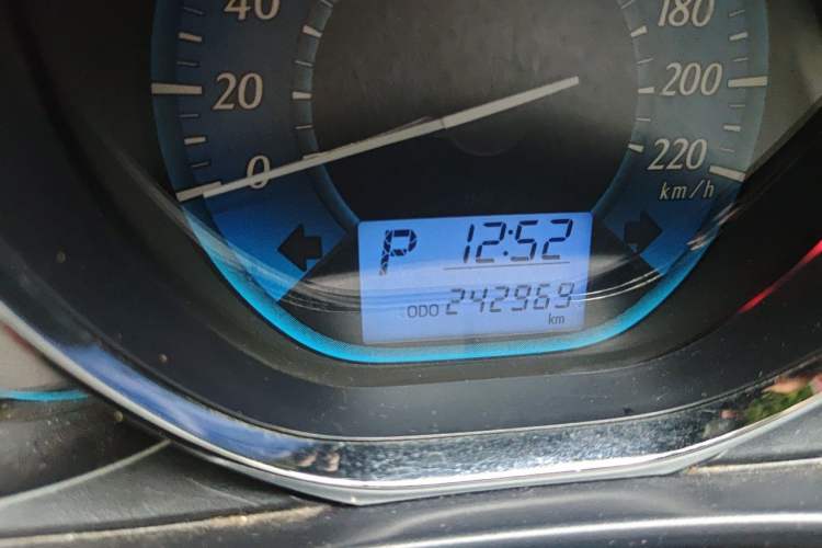 Used Toyota YARiS L Zhi Xuan 2014 1.3E Automatic Charm Edition Odometer Close Up