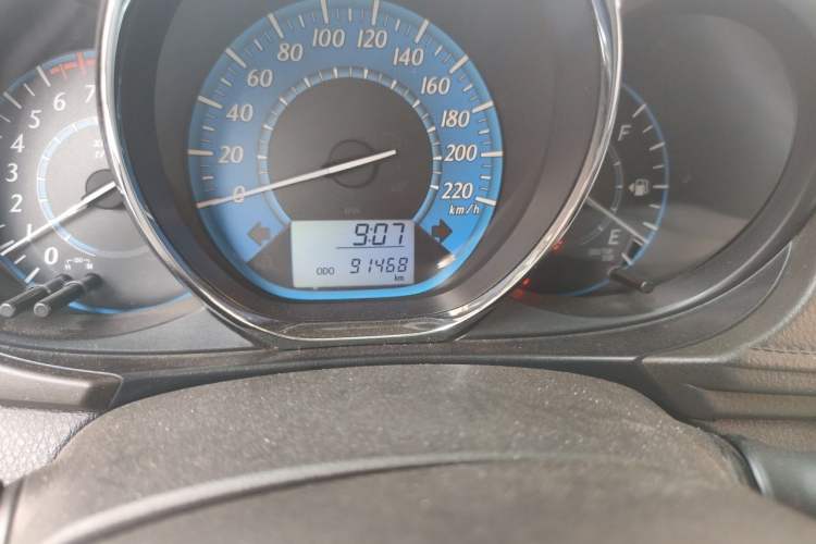 Used Toyota YARiS L Zhi Xuan 2014 1.3E Manual Charm Edition Odometer Close Up