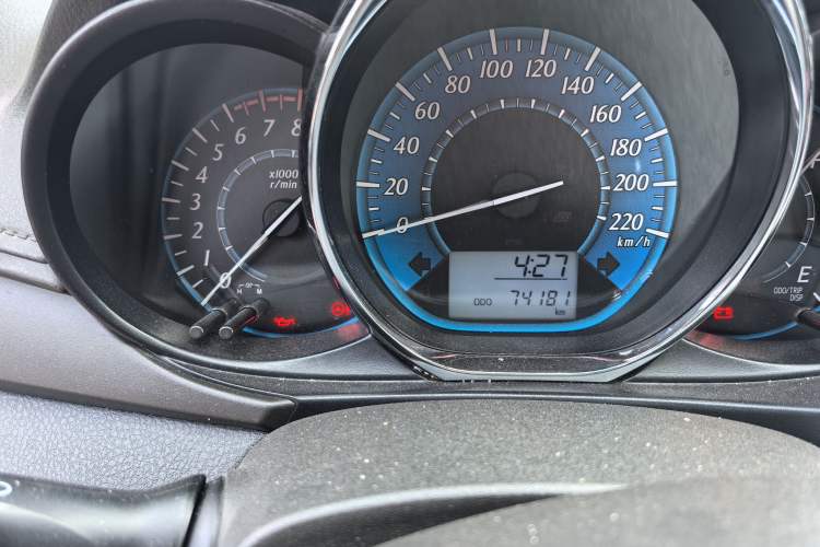 Used Toyota YARiS L Zhi Xuan 2014 1.3E Manual Charm Edition Odometer Close Up