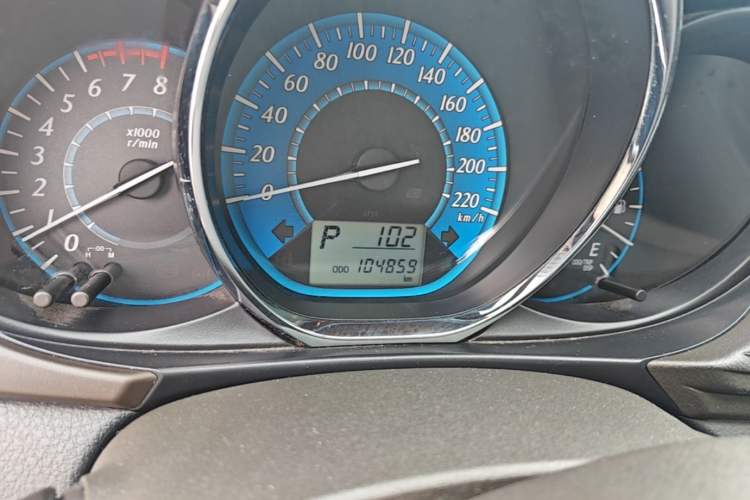 Used Toyota YARiS L Zhi Xuan 2014 1.3E Automatic Charm Edition Odometer Close Up