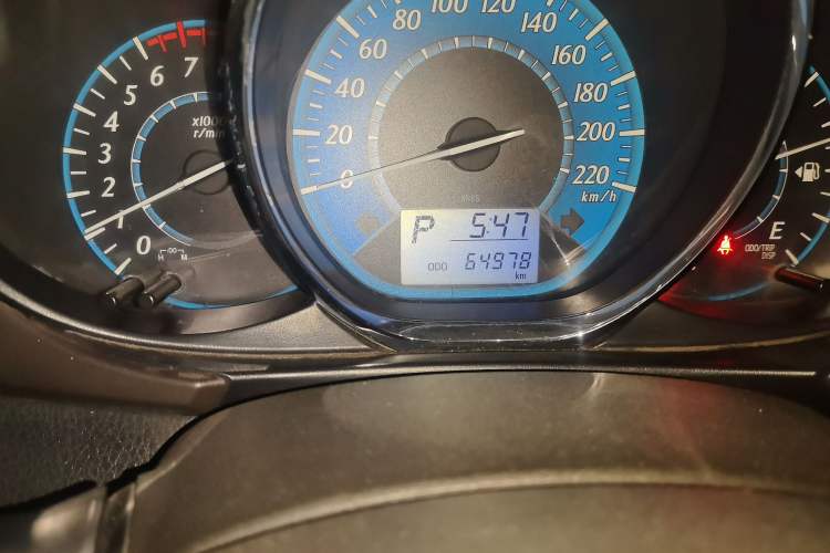 Used Toyota YARiS L Zhi Xuan 2014 1.3E Automatic Charm Edition Odometer Close Up