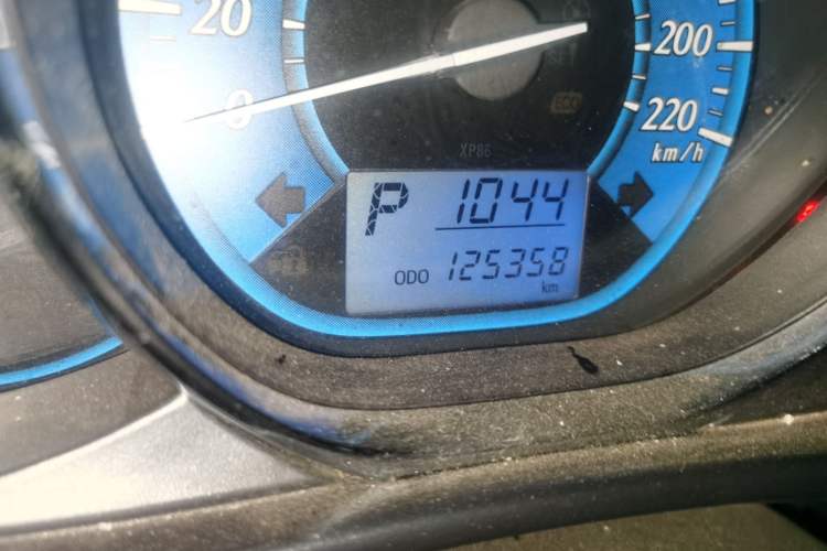 Used Toyota YARiS L Zhi Xuan 2014 1.3E Automatic Charm Edition Odometer Close Up