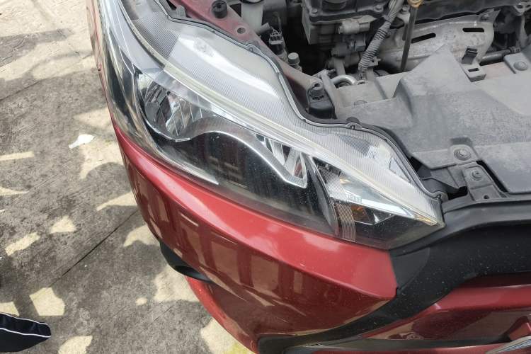 Used Toyota YARiS L Zhi Xuan 2014 1.3E Automatic Charm Edition Right Front Headlight