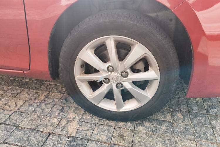 Used Toyota YARiS L Zhi Xuan 2014 1.5 GS Automatic Sharp Edition Right Front Wheel Hub