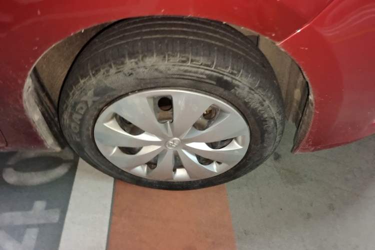 Used Toyota YARiS L Zhi Xuan 2014 1.3E Automatic Charm Edition Right Front Wheel Hub