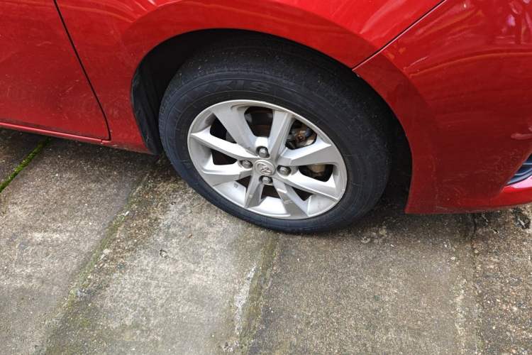 Used Toyota YARiS L Zhi Xuan 2014 1.5G Automatic Xuan Dong Edition Right Front Wheel Hub