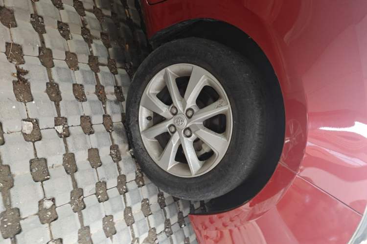 Used Toyota YARiS L Zhi Xuan 2014 1.5G Automatic Xuan Dong Edition Right Front Wheel Hub