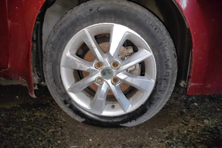 Used Toyota YARiS L Zhi Xuan 2014 1.3E Automatic Charm Edition Right Front Wheel Hub