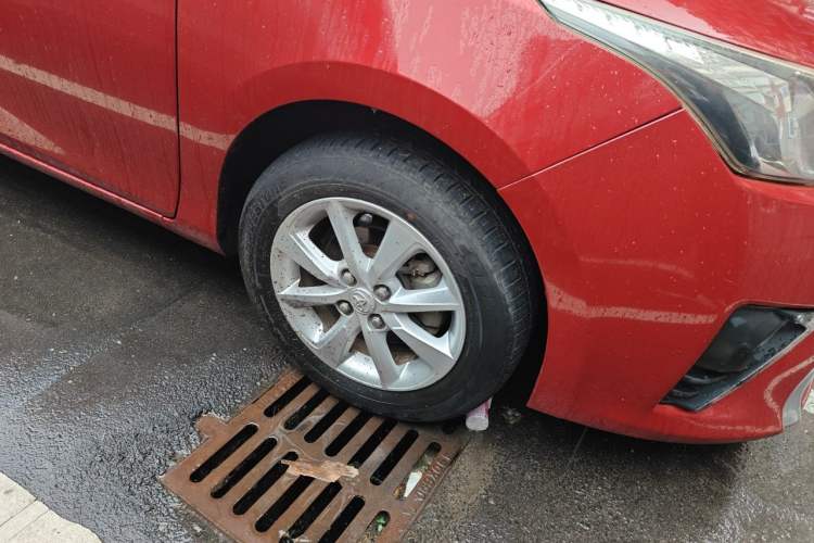 Used Toyota YARiS L Zhi Xuan 2014 1.5 GS Automatic Sharp Edition Right Front Wheel Hub