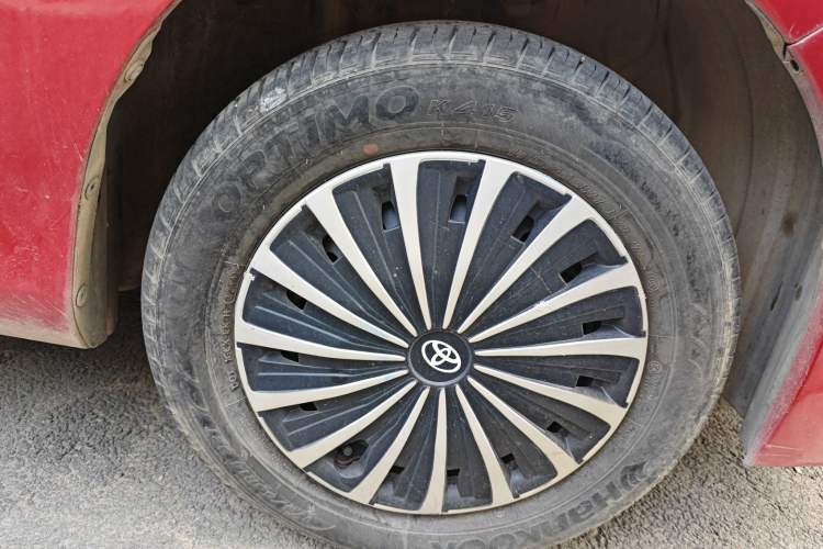 Used Toyota YARiS L Zhi Xuan 2014 1.3E Manual Charm Edition Right Front Wheel Hub