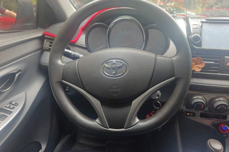 Used Toyota YARiS L Zhi Xuan 2014 1.5G Automatic Xuan Dong Edition Steering Wheel