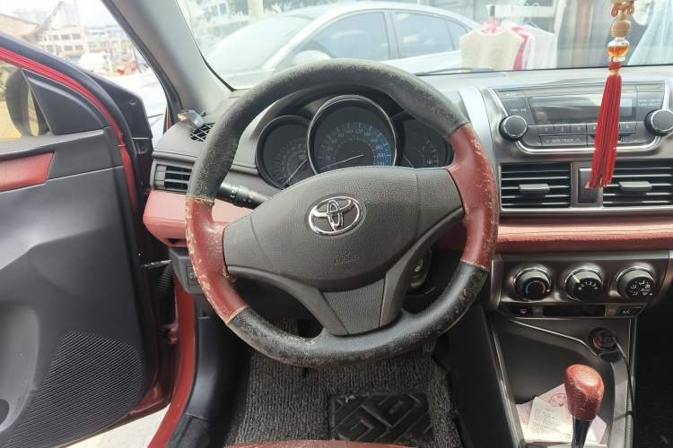 Used Toyota YARiS L Zhi Xuan 2014 1.3E Automatic Charm Edition Steering Wheel
