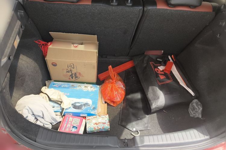 Used Toyota YARiS L Zhi Xuan 2014 1.3E Automatic Charm Edition Trunk