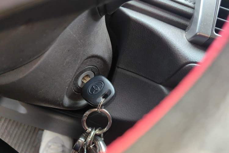 Used Toyota YARiS L Zhi Xuan 2014 1.5G Automatic Xuan Dong Edition Vehicle Key