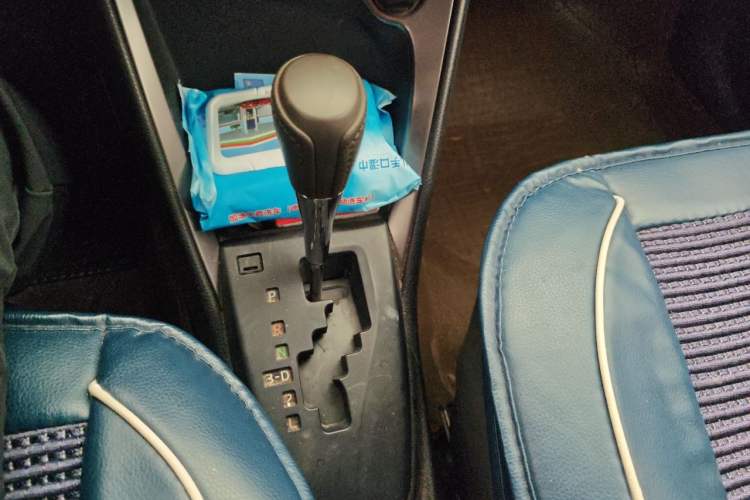 Used Toyota YARiS L Zhi Xuan 2014 1.3E Automatic Charm Edition Gear Lever