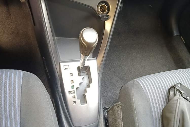 Used Toyota YARiS L Zhi Xuan 2014 1.5G Automatic Xuan Dong Edition Gear Lever