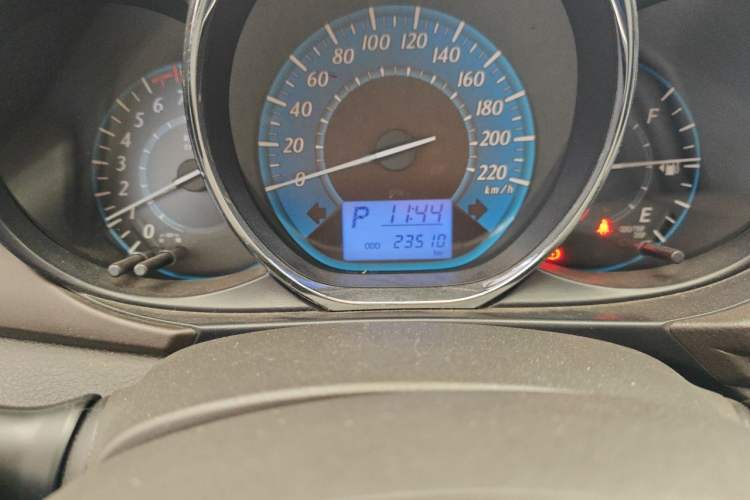 Used Toyota YARiS L Zhi Xuan 2014 1.3E Automatic Charm Edition Odometer Close Up