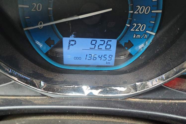 Used Toyota YARiS L Zhi Xuan 2014 1.5 GS Automatic Sharp Edition Odometer Close Up
