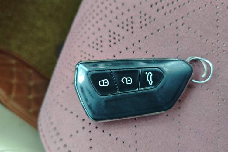 Used Toyota YARiS L Zhi Xuan 2014 1.5 GS Automatic Sharp Edition Vehicle Key