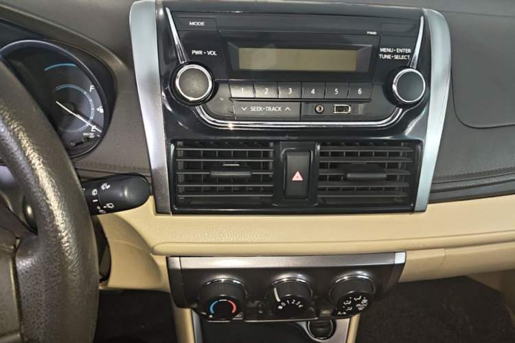 Used Toyota YARiS L Zhi Xuan 2014 1.3E Automatic Charm Edition Audio And AC Panel