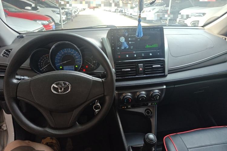 Used Toyota YARiS L Zhi Xuan 2014 1.3E Manual Charm Edition Center Console