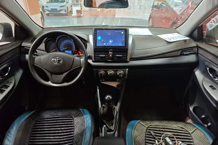 Used Toyota YARiS L Zhi Xuan 2014 1.3E Manual Charm Edition Center Console