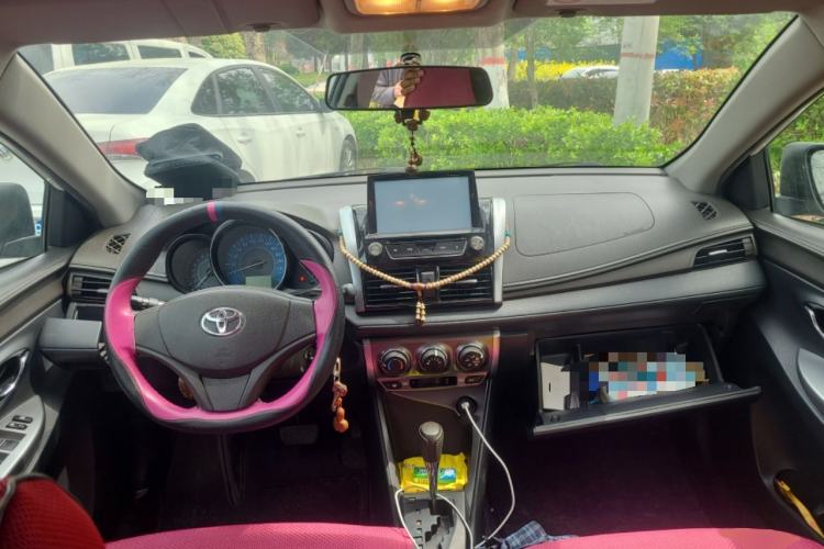 Used Toyota YARiS L Zhi Xuan 2014 1.3E Automatic Charm Edition Center Console