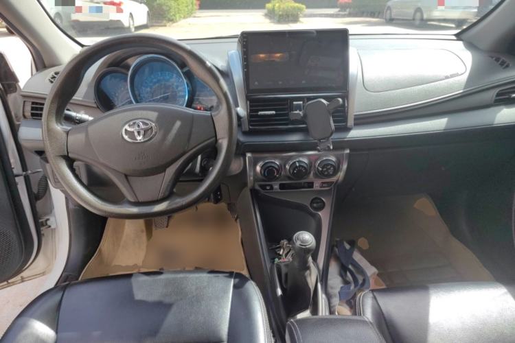 Used Toyota YARiS L Zhi Xuan 2014 1.3E Manual Charm Edition Center Console