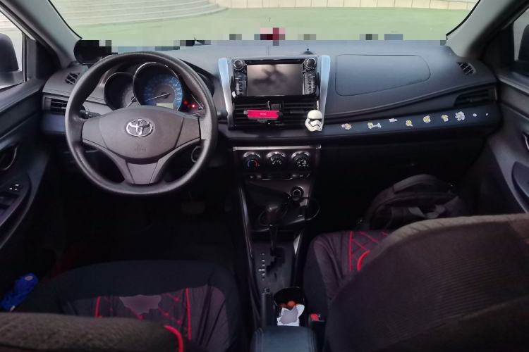 Used Toyota YARiS L Zhi Xuan 2014 1.3E Automatic Charm Edition Center Console