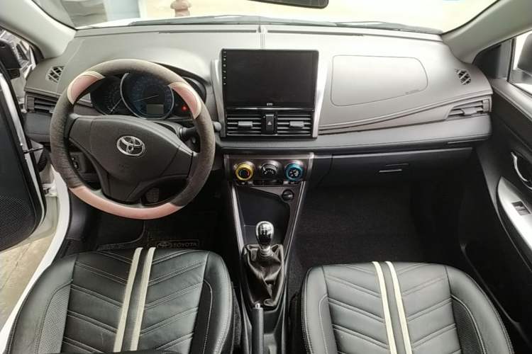 Used Toyota YARiS L Zhi Xuan 2014 1.3E Manual Charm Edition Center Console