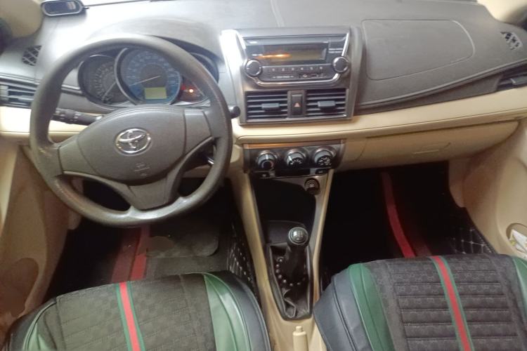 Used Toyota YARiS L Zhi Xuan 2014 1.3E Manual Charm Edition Center Console