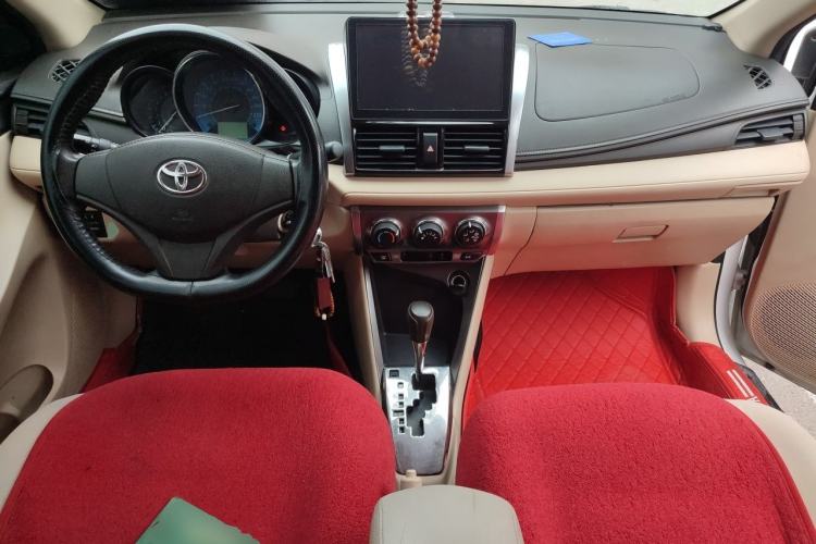Used Toyota YARiS L Zhi Xuan 2014 1.3E Automatic Charm Edition Center Console