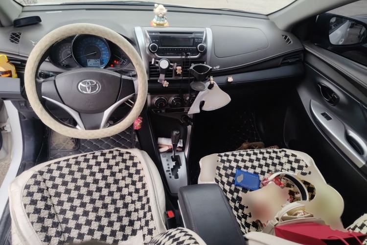 Used Toyota YARiS L Zhi Xuan 2014 1.5G Automatic Xuan Dong Edition Center Console