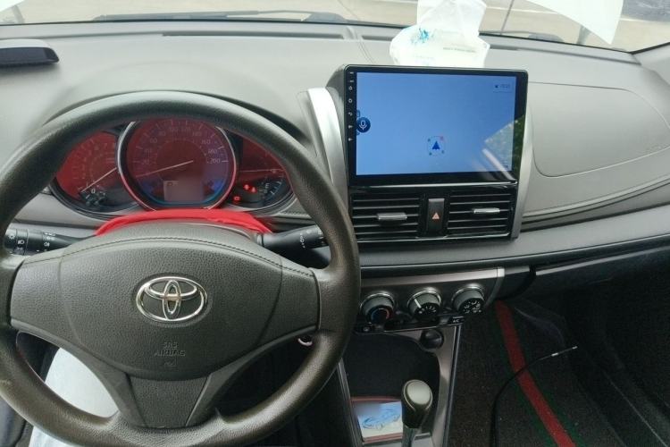 Used Toyota YARiS L Zhi Xuan 2014 1.3E Automatic Charm Edition Center Console