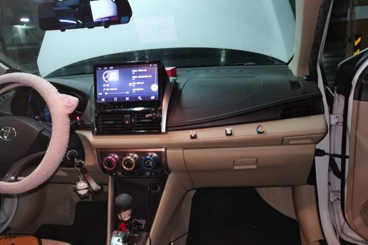 Used Toyota YARiS L Zhi Xuan 2014 1.5G Automatic Xuan Dong Edition Center Console