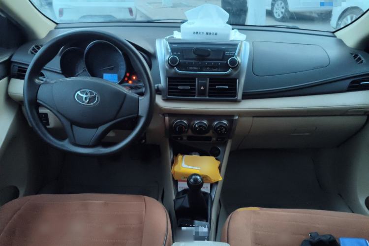 Used Toyota YARiS L Zhi Xuan 2014 1.3E Manual Charm Edition Center Console