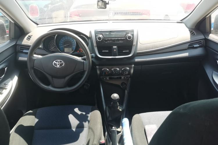 Used Toyota YARiS L Zhi Xuan 2014 1.3E Manual Charm Edition Center Console