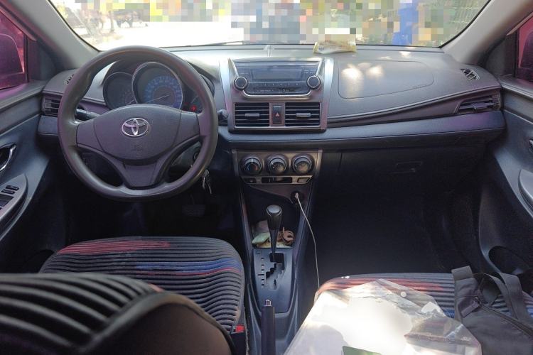 Used Toyota YARiS L Zhi Xuan 2014 1.3E Automatic Charm Edition Center Console
