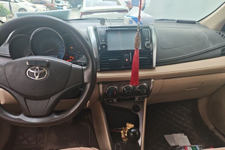 Used Toyota YARiS L Zhi Xuan 2014 1.3E Manual Charm Edition Center Console