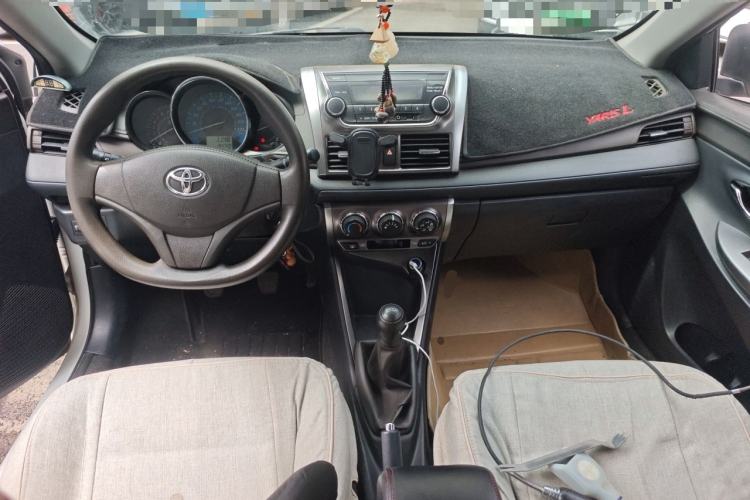 Used Toyota YARiS L Zhi Xuan 2014 1.3E Manual Charm Edition Center Console