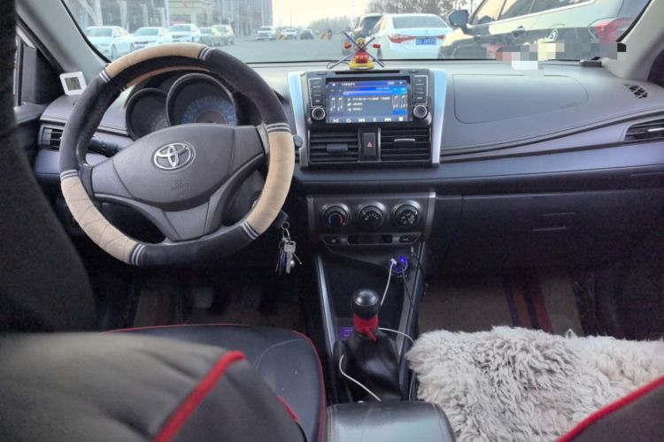 Used Toyota YARiS L Zhi Xuan 2014 1.3E Manual Charm Edition Center Console