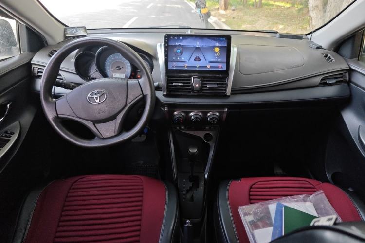 Used Toyota YARiS L Zhi Xuan 2014 1.3E Automatic Charm Edition Center Console