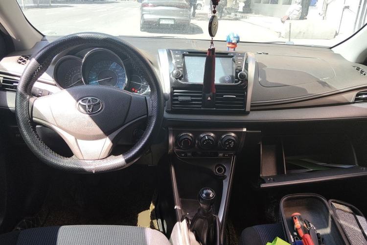 Used Toyota YARiS L Zhi Xuan 2014 1.3E Manual Charm Edition Center Console
