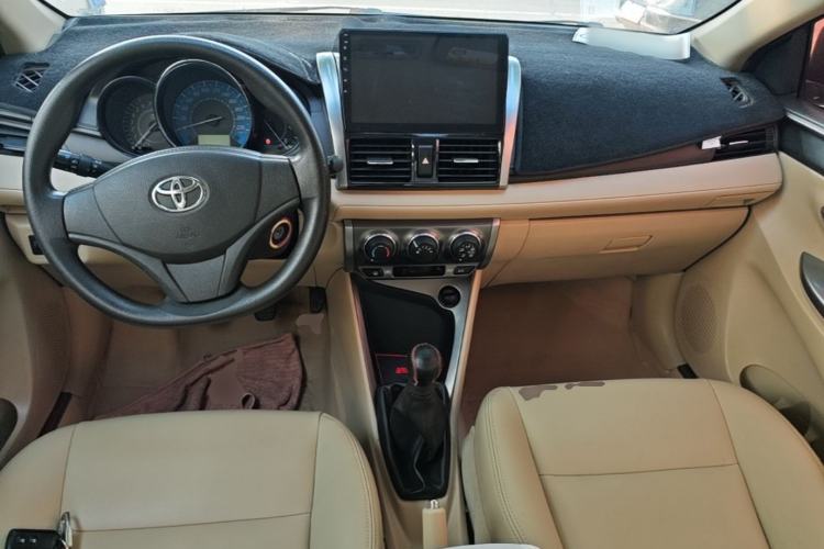 Used Toyota YARiS L Zhi Xuan 2014 1.3E Manual Charm Edition Center Console