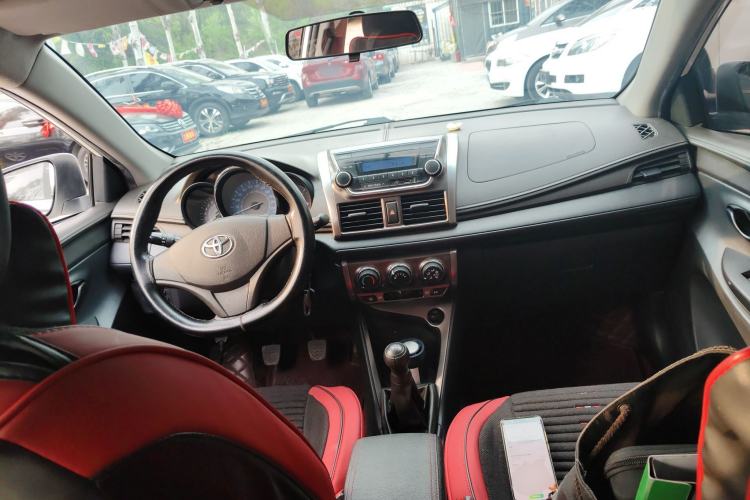 Used Toyota YARiS L Zhi Xuan 2014 1.3E Manual Charm Edition Center Console