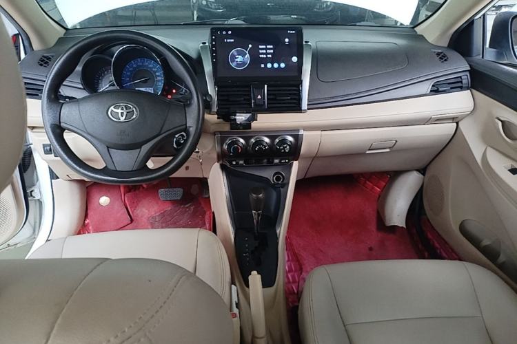 Used Toyota YARiS L Zhi Xuan 2014 1.3E Automatic Charm Edition Center Console