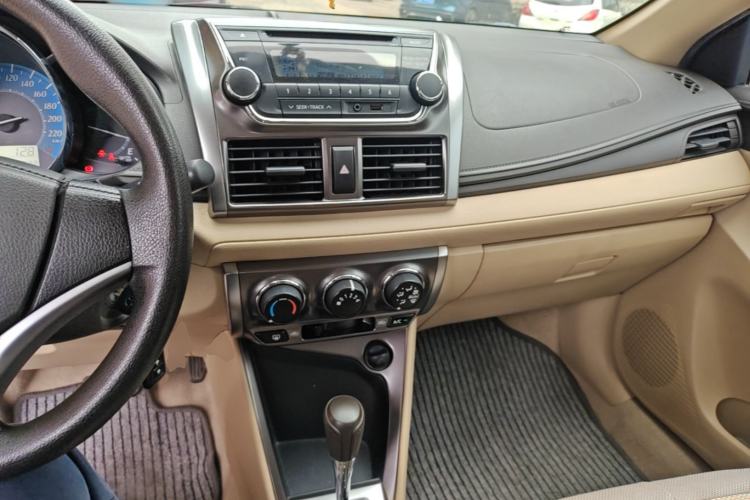 Used Toyota YARiS L Zhi Xuan 2014 1.5G Automatic Xuan Dong Edition Center Console