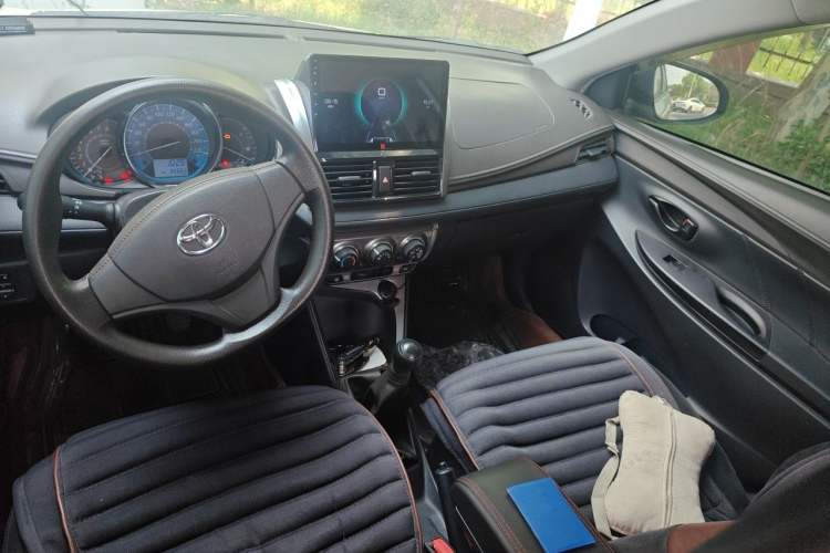 Used Toyota YARiS L Zhi Xuan 2014 1.3E Manual Charm Edition Center Console