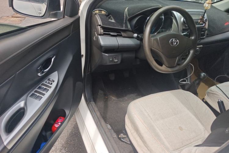 Used Toyota YARiS L Zhi Xuan 2014 1.3E Manual Charm Edition Driver Seat