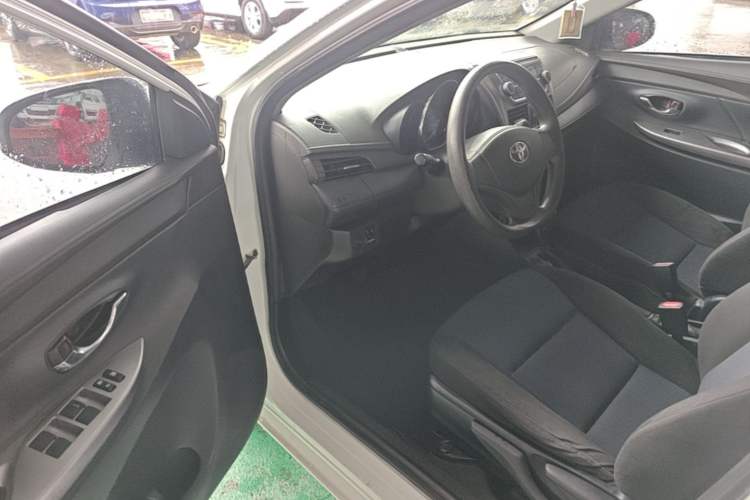 Used Toyota YARiS L Zhi Xuan 2014 1.3E Automatic Charm Edition Driver Seat